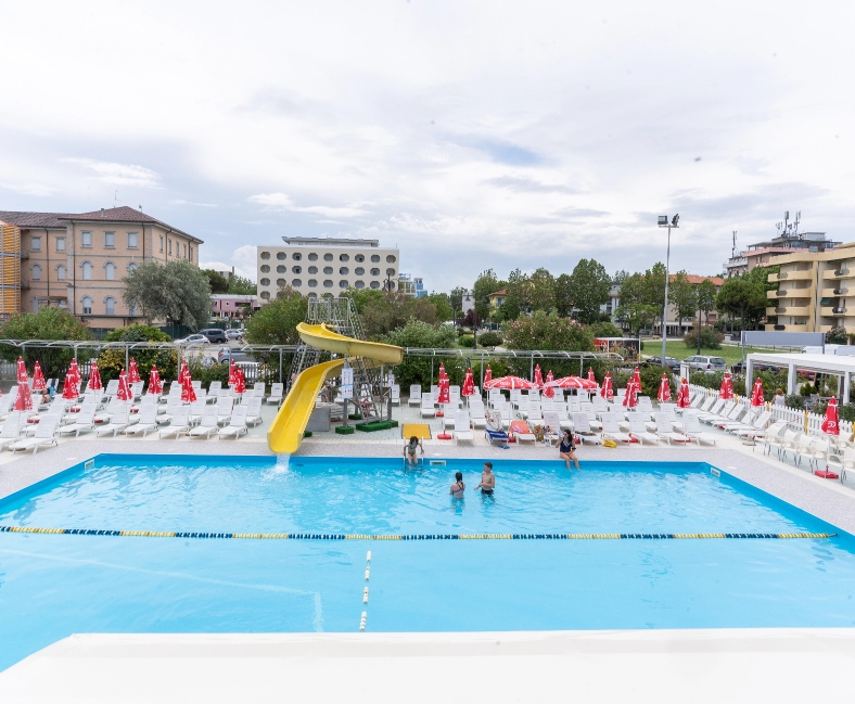 piscina-con-scivolo